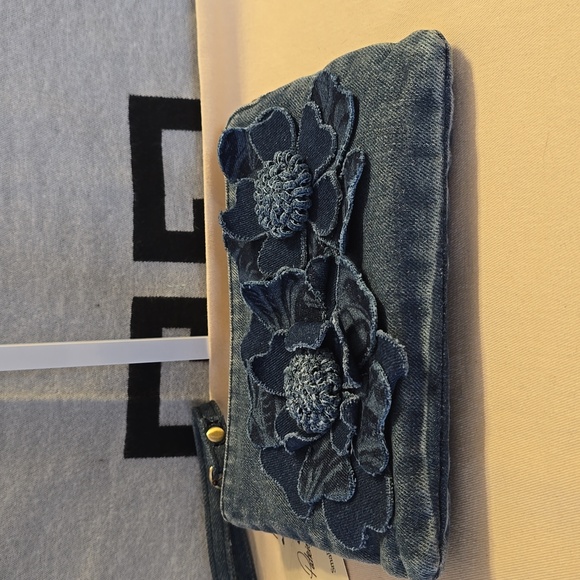 Patricia Nash Blue Floral DENIM Clutch NWT - Picture 3 of 4